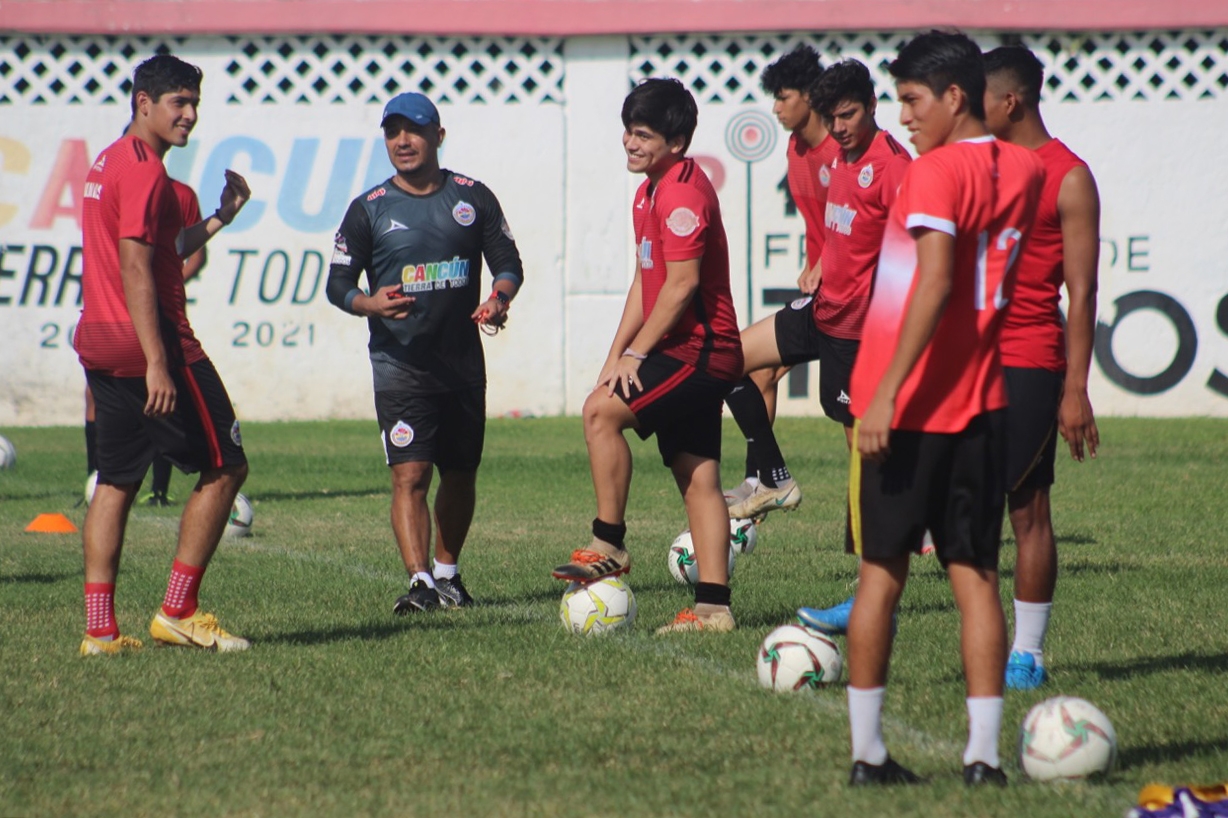 El Técnico Enrique Vela, fue anunciado el 23 de julio para encarar la Liga TDP