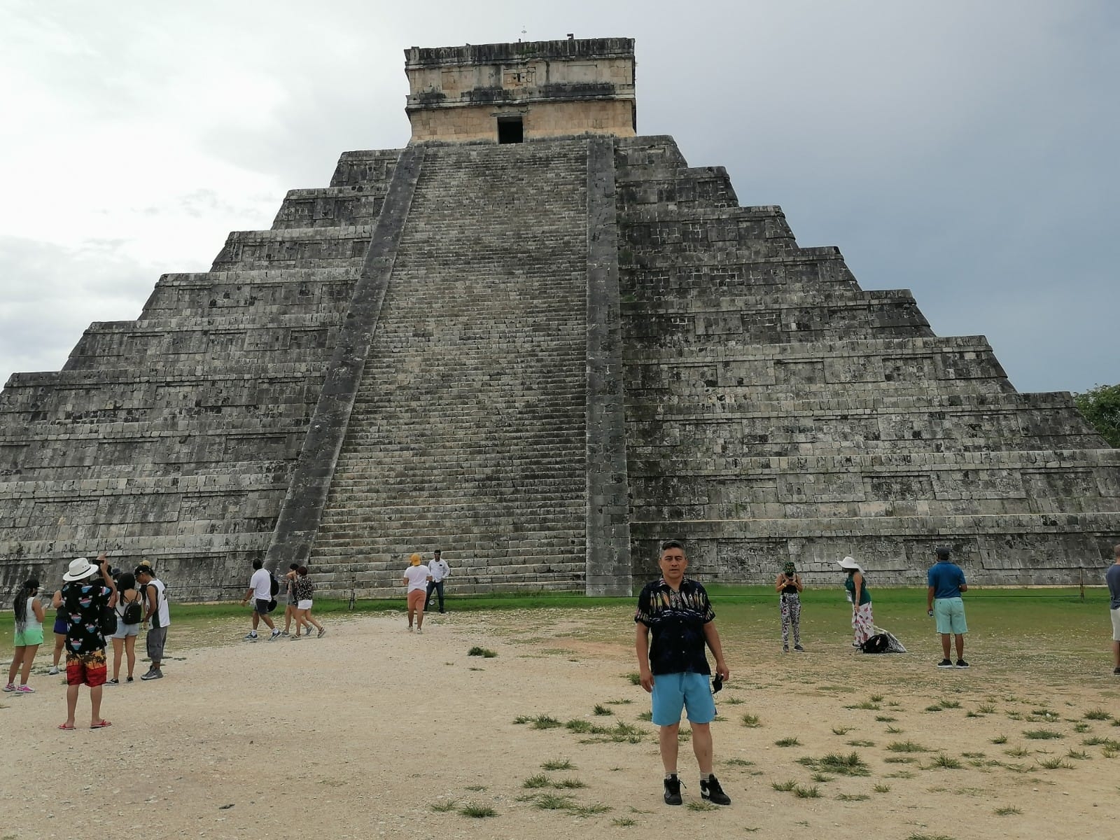 Hombre acusado por posesión de marihuana en Chichén Itzá no podrá salir de México