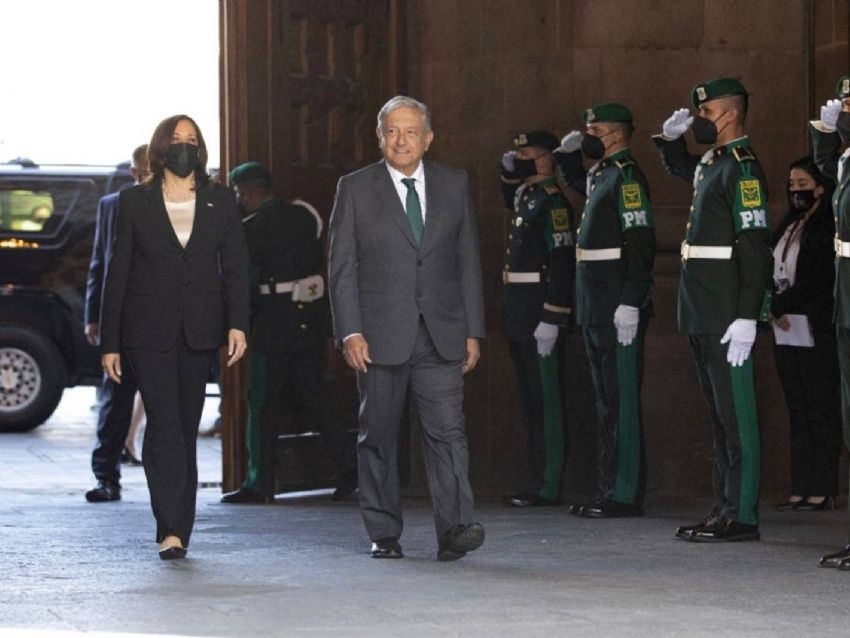 AMLO conversará hoy con Kamala Harris sobre la reapertura de la frontera y migración