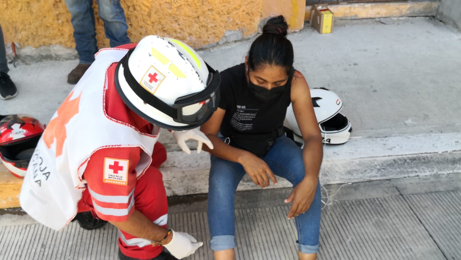 Conductor atropella a dos mujeres que viajaban en motocicleta en Ciudad del Carmen