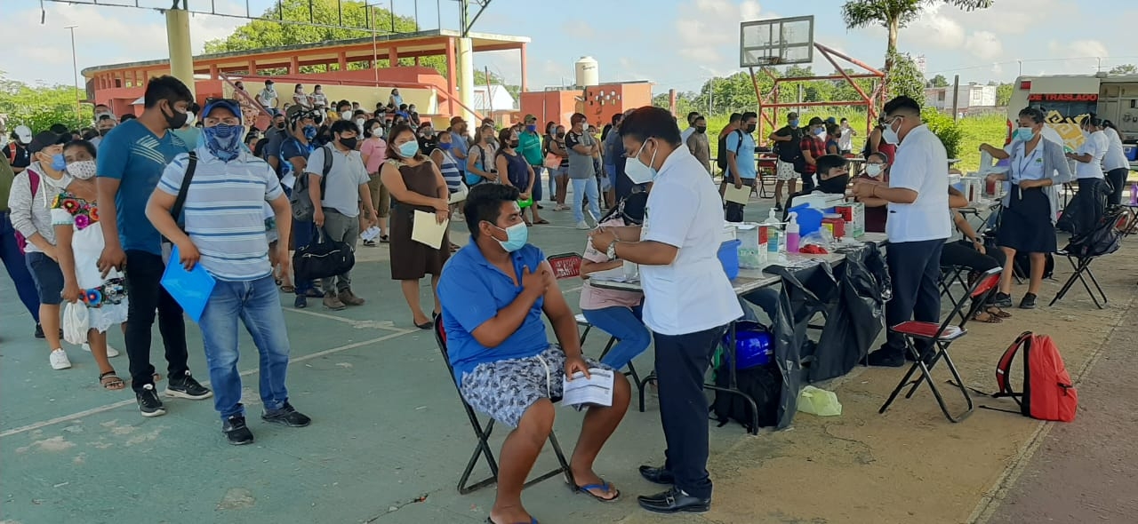 Es la primera vez que llegan tantas personas a vacunarse en el municipio