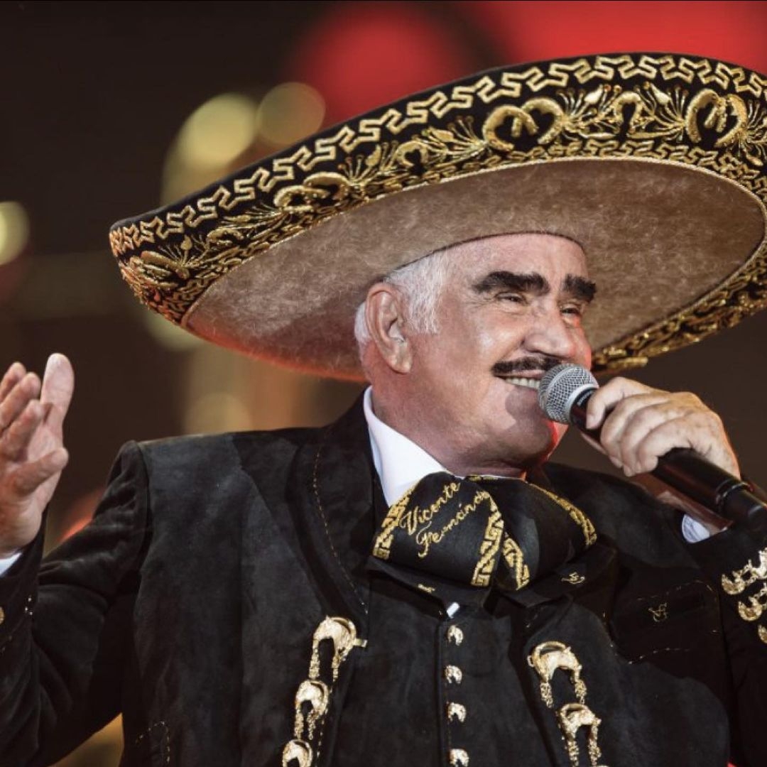 Vicente Fernández se encuentra en el área de terapia intensiva