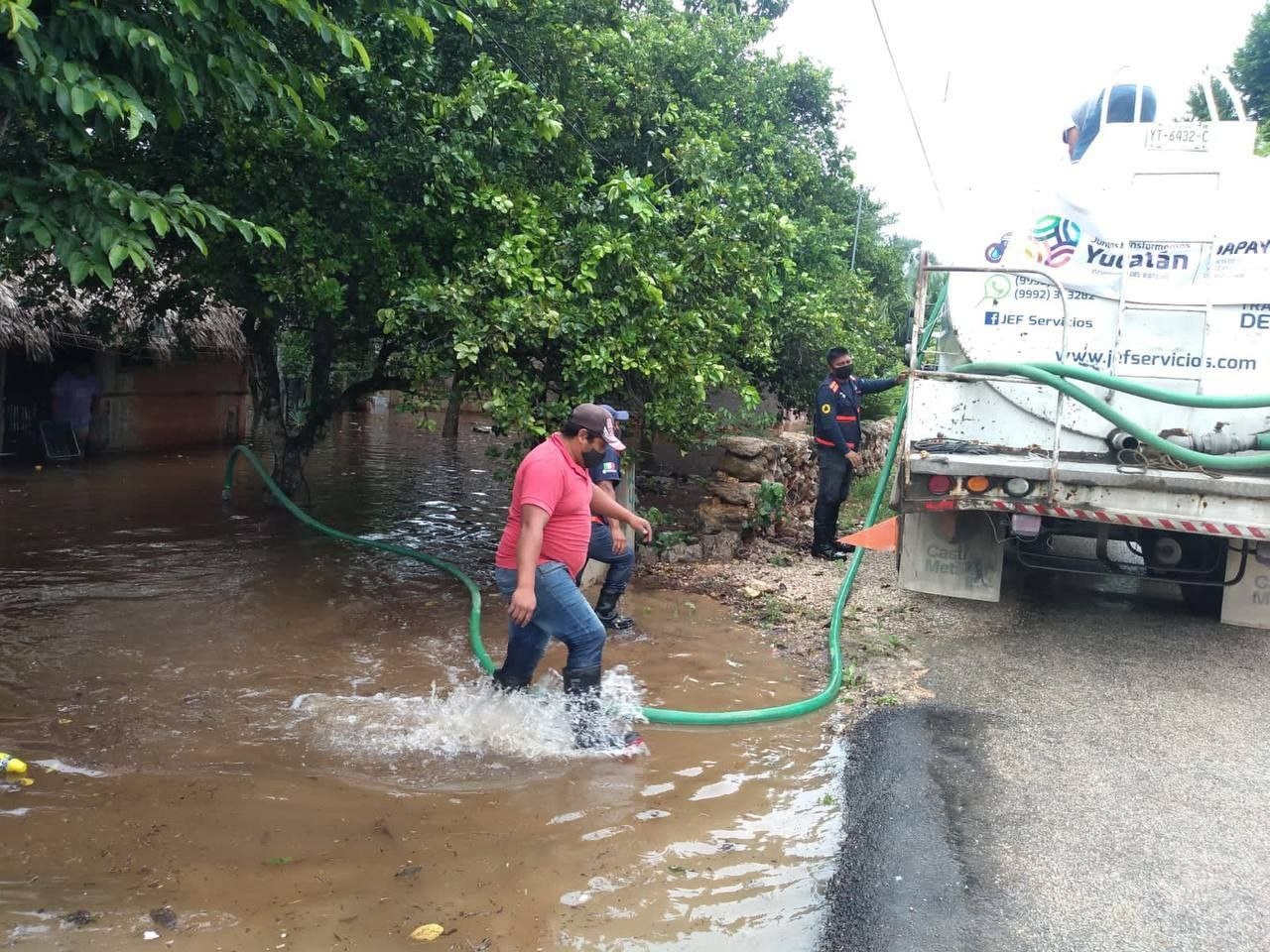 Habilitan refugios temporales para damnificados por inundaciones en Yucatán