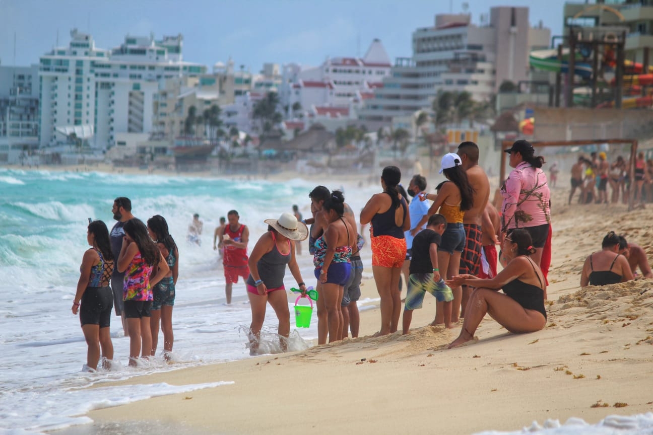 El número de turistas aumenta debido a las fiestas decembrinas, y la mayoría visita las playas de Cancún