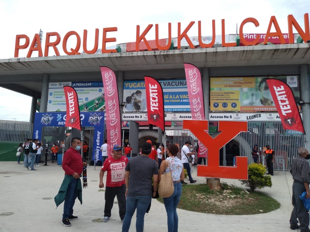 Aficionados acuden al Parque Kukulcán para apoyar a los Leones de Yucatán: VIDEO