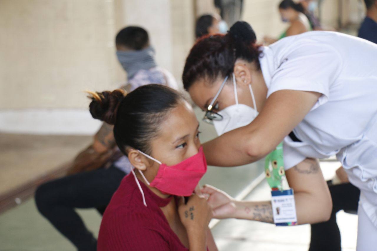 Extienden jornada de vacunación de primeras dosis en mayores de 18 años en Mérida