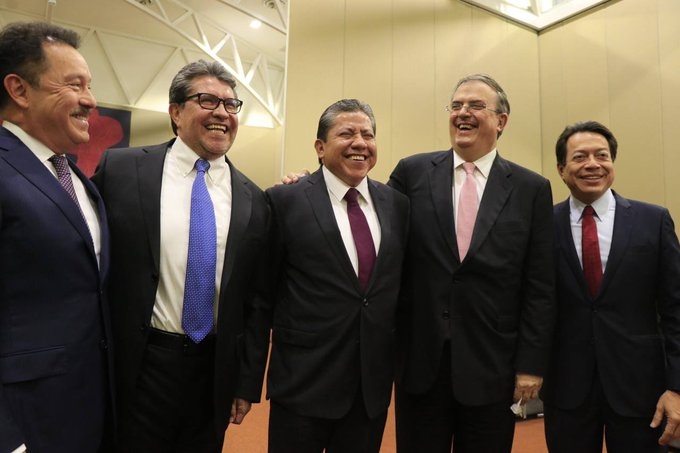 Entre los asistentes a la ceremonia estuvieron presentes Marcelo Ebrard, Ricardo Monreal y Mario Delgado