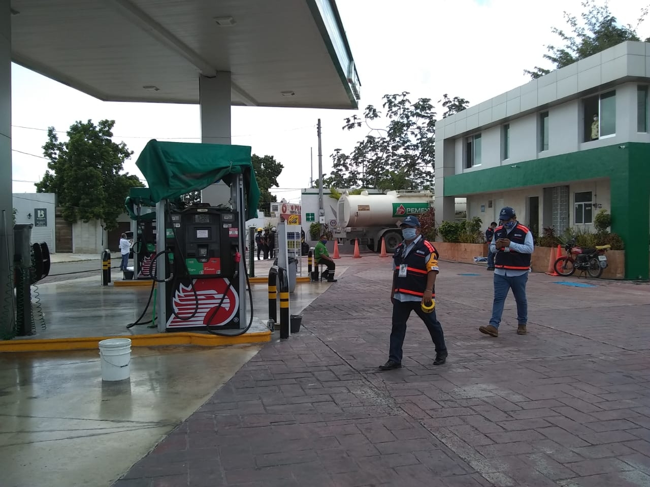 Se registra derrame de combustible en una gasolinera de Mérida