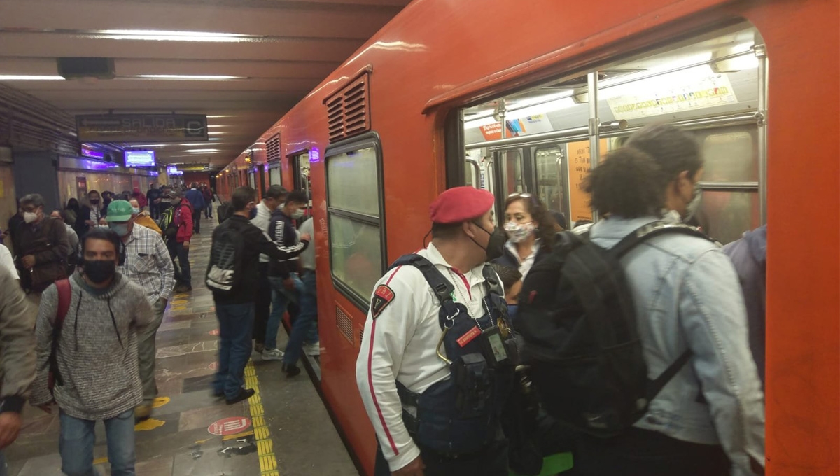 La Línea 3 del Metro de la Ciudad de México suspendió operaciones luego de que una persona cayera a las vías del tren