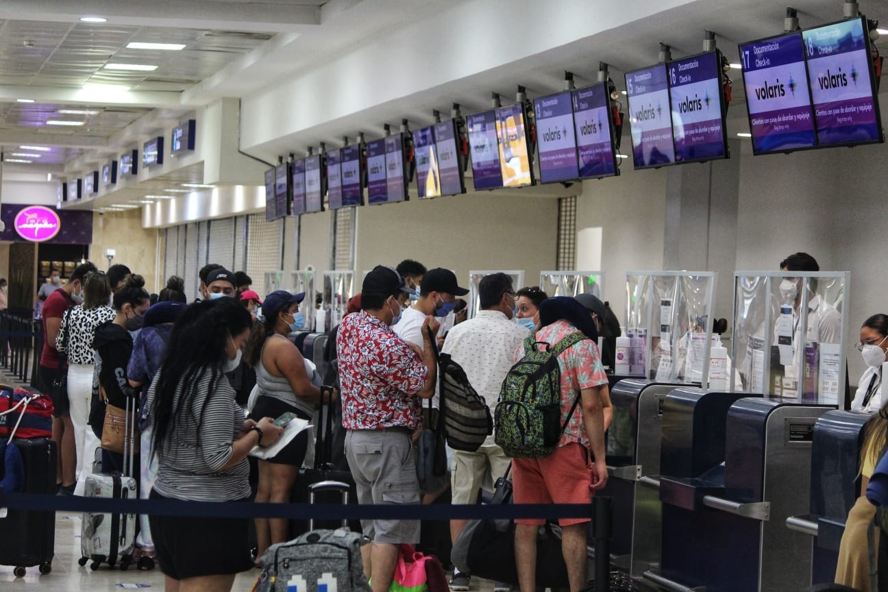 Aeropuerto de Cancún programa 349 vuelos previo al inicio de la Independencia de México