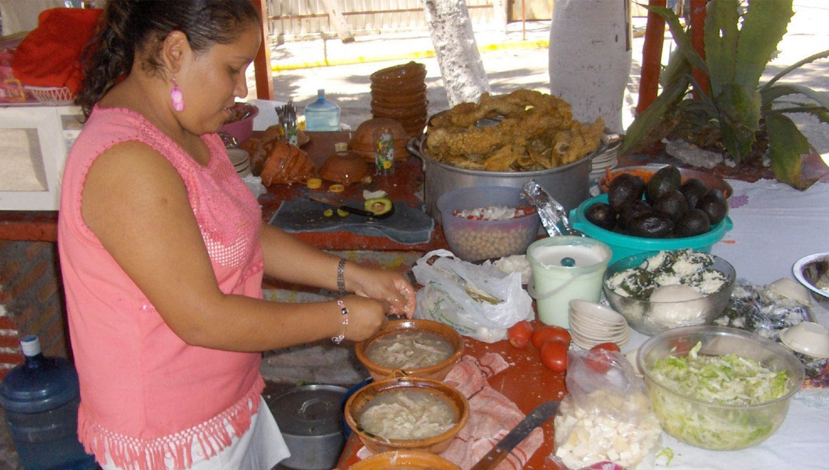 El pozole es uno de los platillos más representativos del 15 de septiembre; sin embargo, mucho se especula que este manjar provoca el aumento de peso