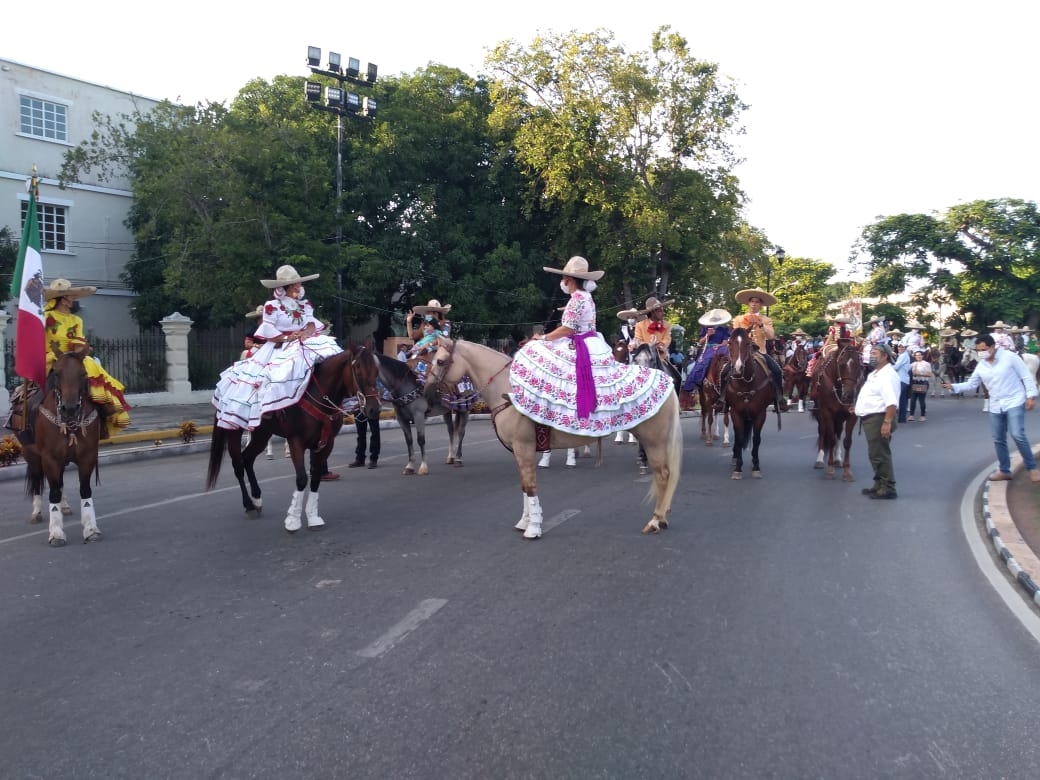 Arranca desfile del Día del Charro en Mérida: EN VIVO