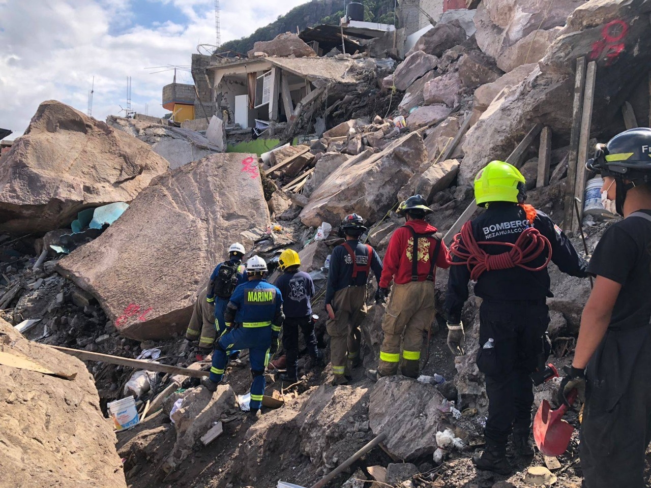 Los rescatistas continúan con las labores de rescate