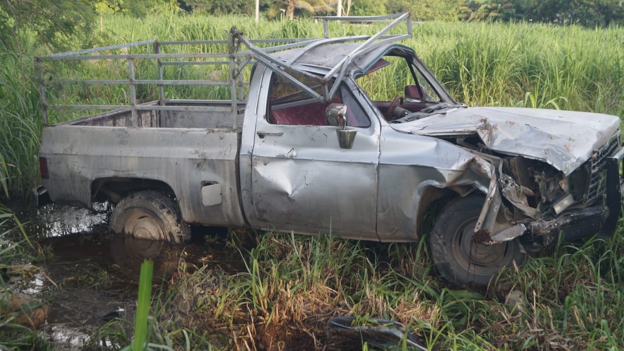 Albañil sale 'disparado' en accidente sobre la carretera Mérida-Motul