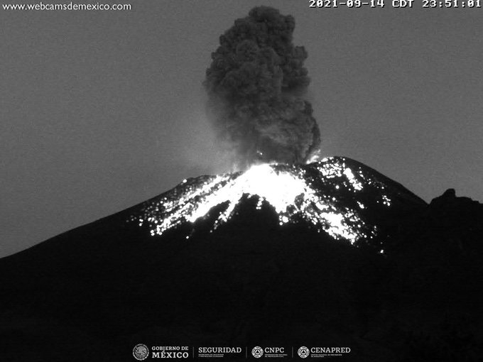 Este miércoles se volvió a ver una luz en el volcán Popocatépetl: Foto: Especial