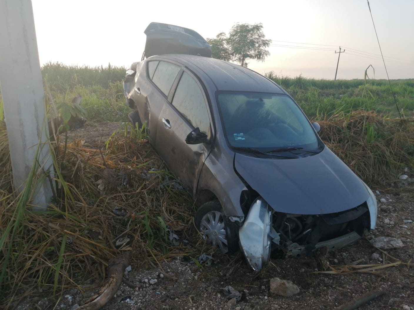 El conductor abandonó su auto después de sufrir un accidente y salirse de la carretera