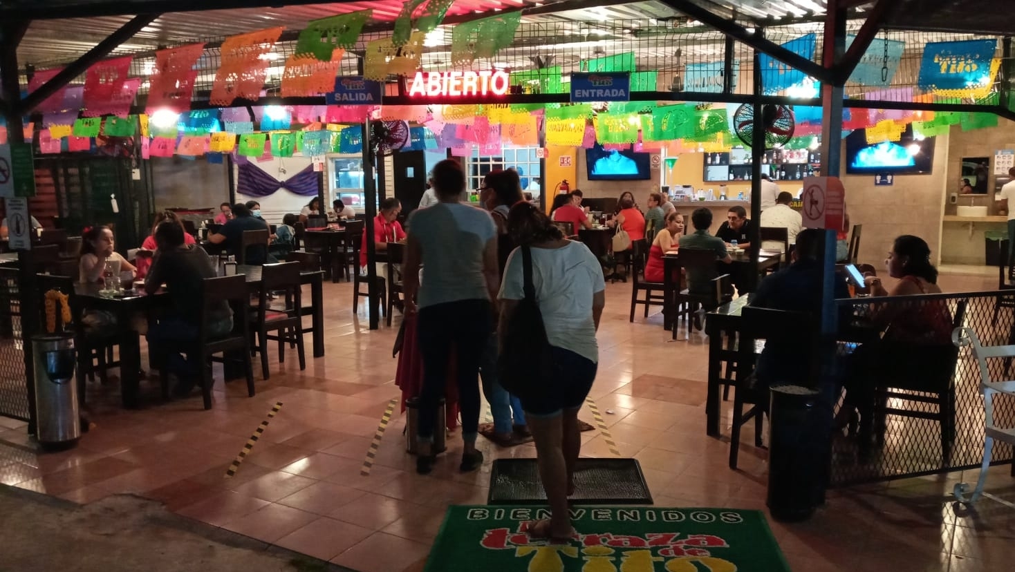 Desde el lunes 13 de septiembre y hasta el 13 de octubre se ampliará tal horario, a excepción los restaurantes-bar y bares instalados en la geografía estatal. Foto: Por Esto!