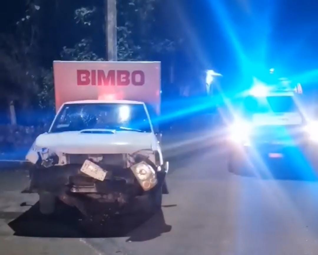 Choque entre camioneta de Bimbo y un automóvil deja un lesionado en José María Morelos