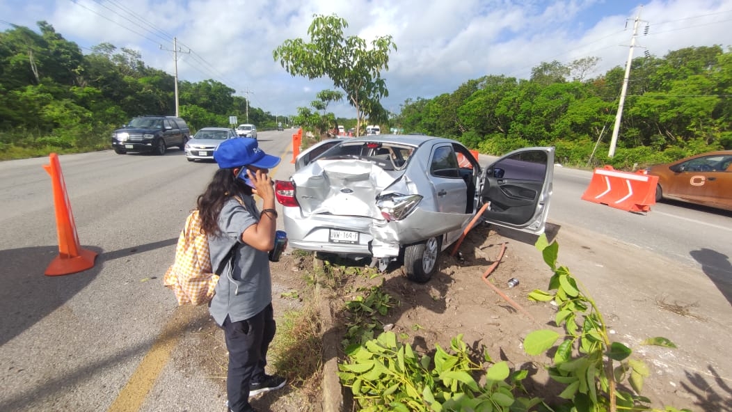 Choque en carretera rumbo a Puerto Aventuras 'paraliza' el tráfico vehicular