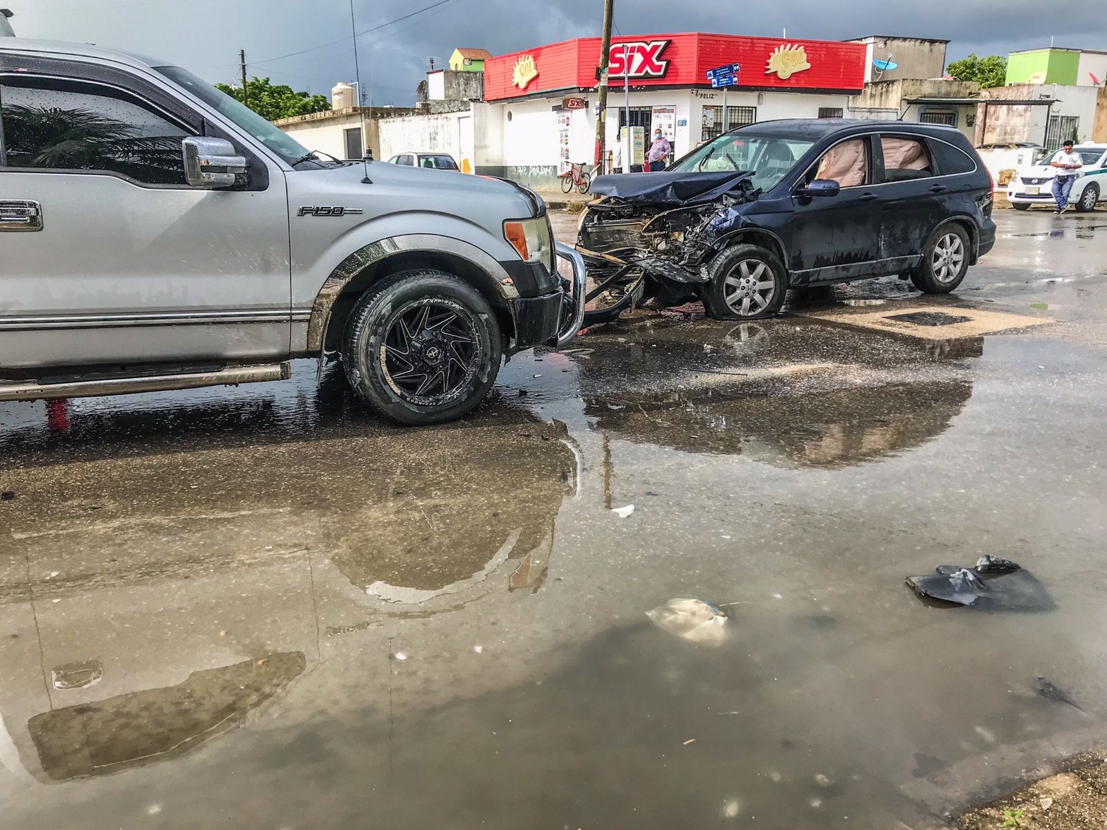 Al menos tres autos se vieron involucrado en el accidente de tránsito