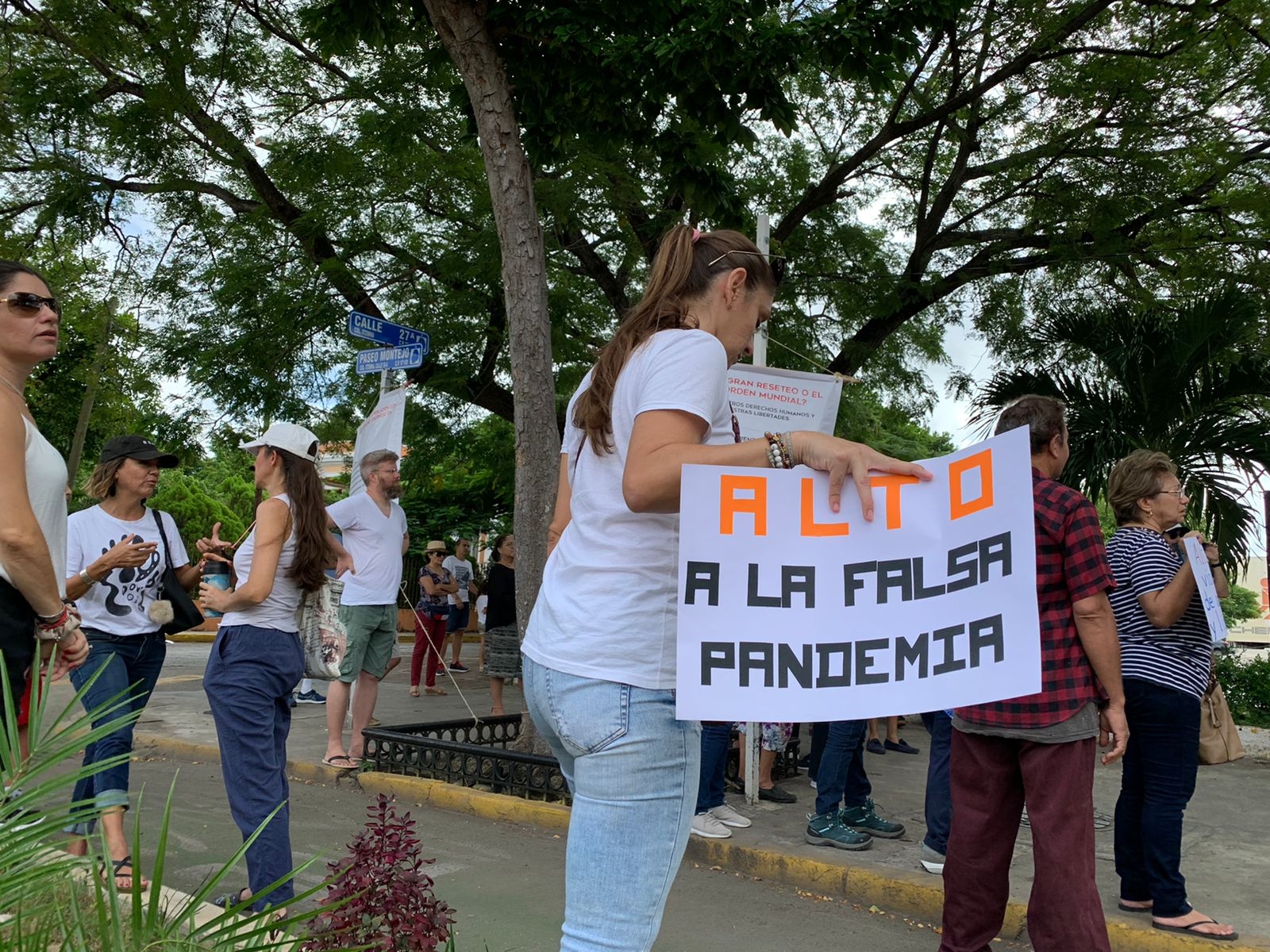 Ciudadanos insisten en no usar cubrebocas en Mérida; el COVID es una mentira, dicen