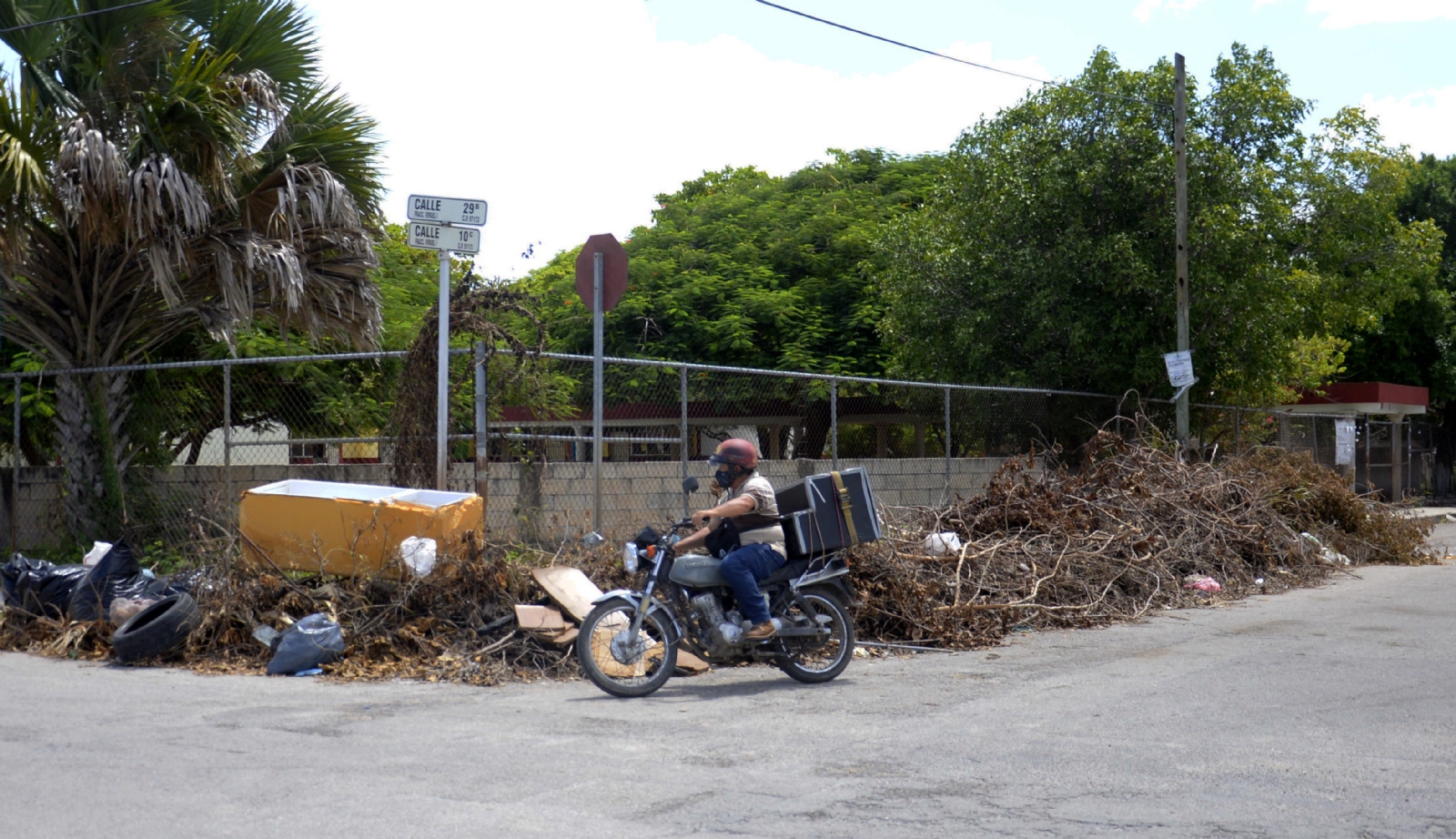 Ciudadanos denuncian a Servicios Públicos municipales tras lenta recoja de basura en Mérida