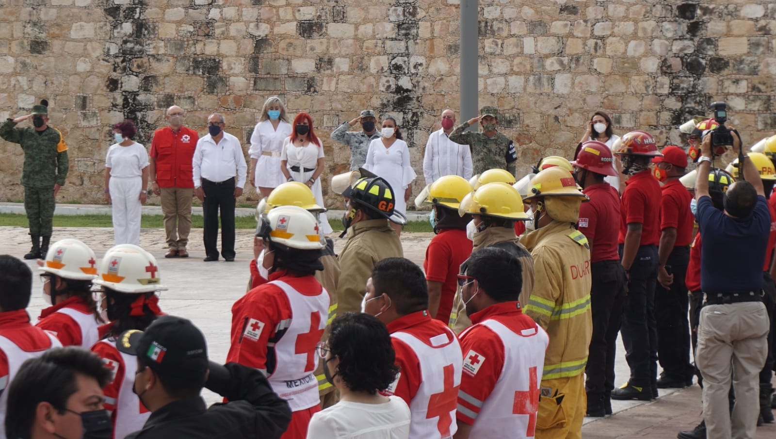 Layda Sansores encabeza homenaje por los sismos del 19 septiembre en Campeche