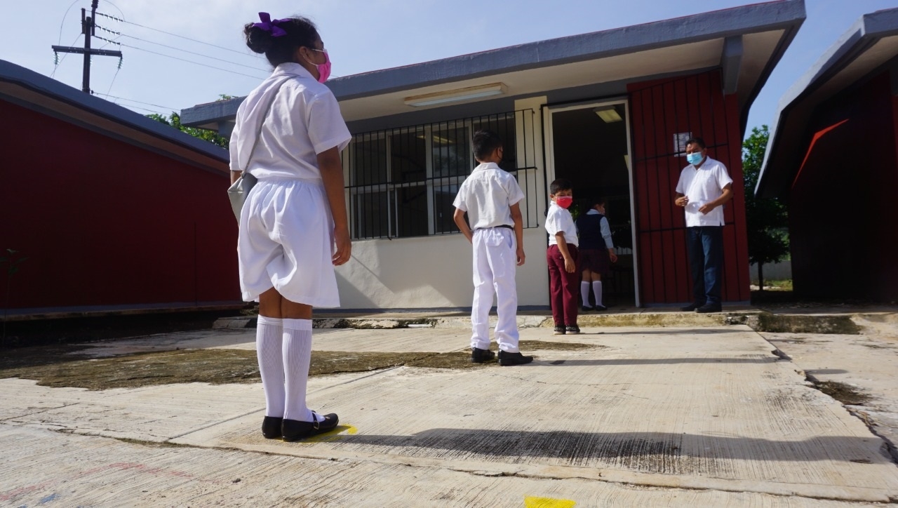 Maestra da positivo a COVID-19 luego de iniciar las clases presenciales en Campeche