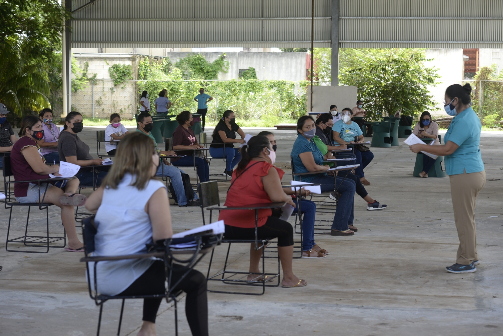 Maestros detallaron que una semana se trabajará con los alumnos que decidieron retomar las clases presenciales