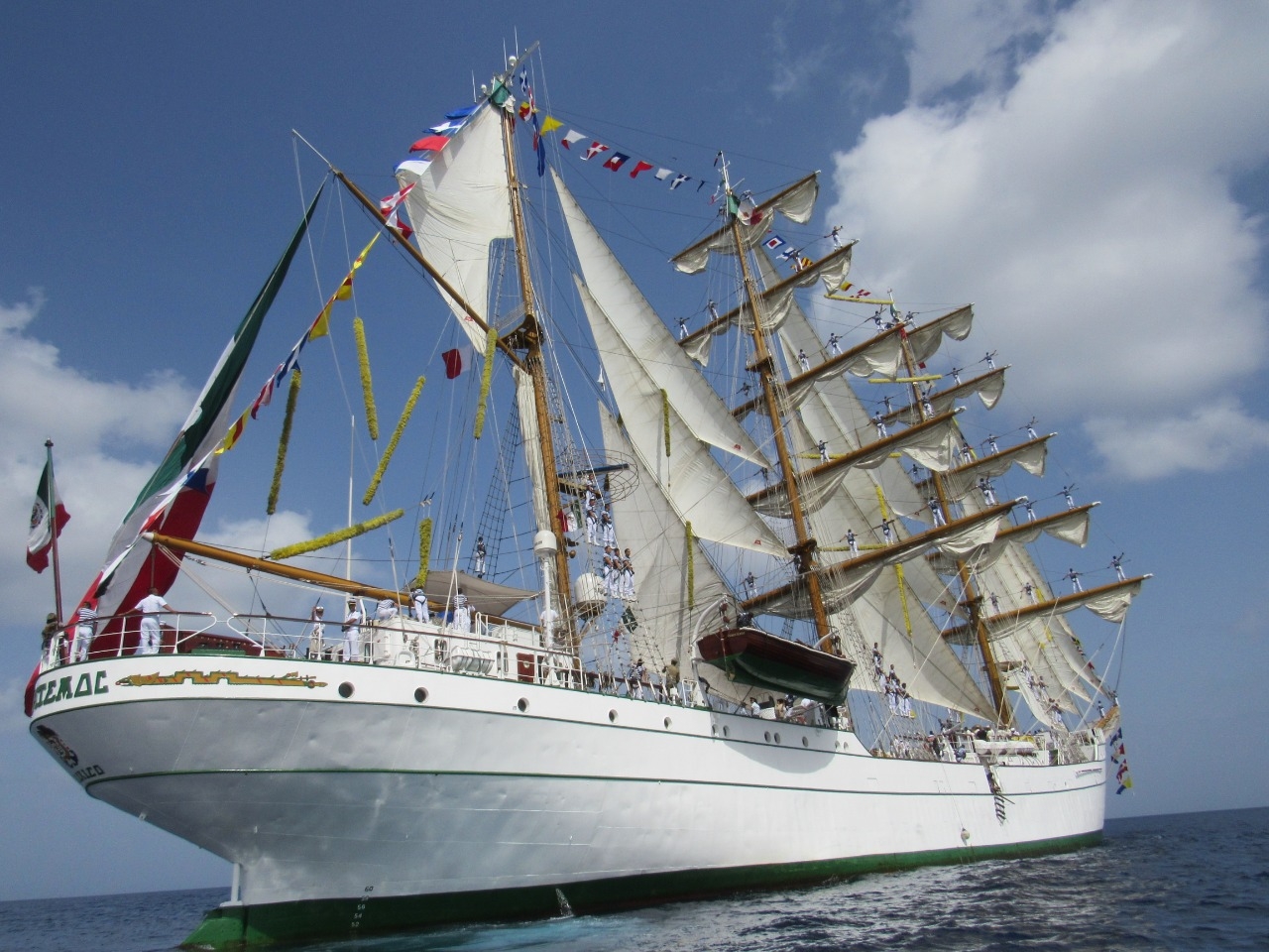 'Cuauhtémoc', buque escuela de la Semar, zarpa del puerto de Cozumel: VIDEO