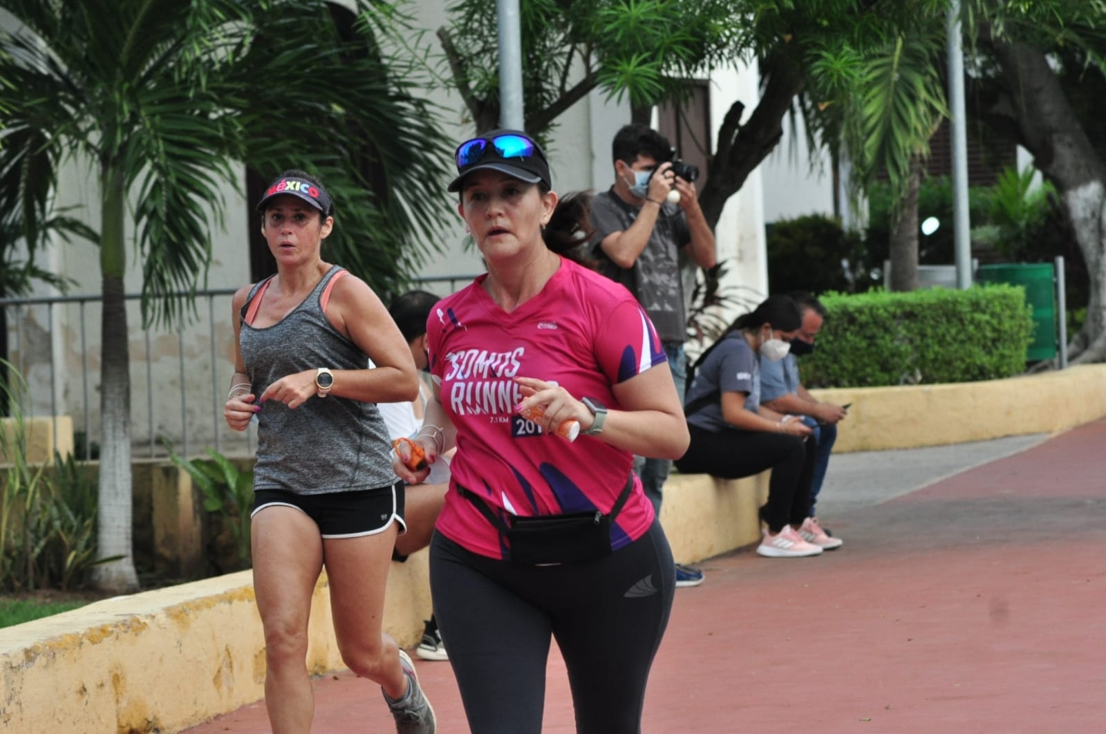 Decenas de personas acudieron al Estadio Salvador Alvarado para realizar sus ejercicios matutinos