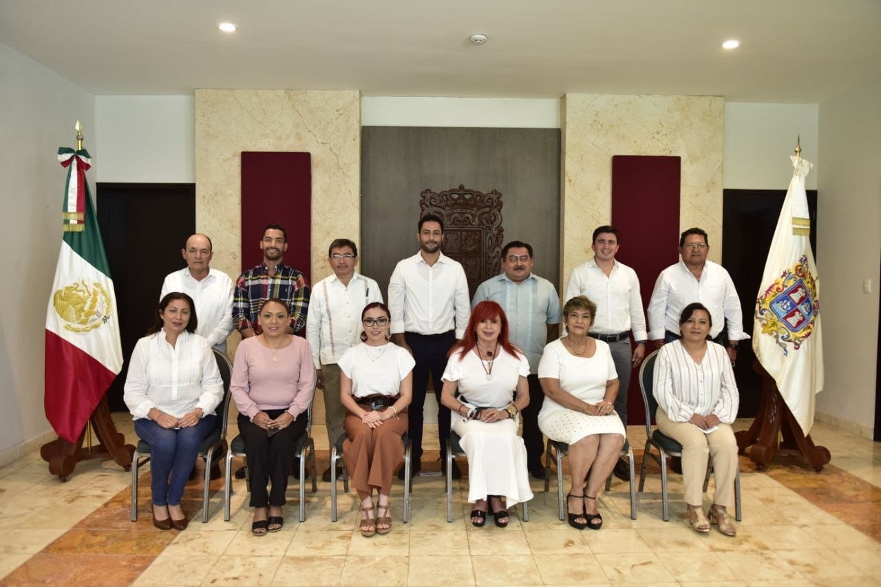 Layda Sansores se reúne con alcaldes electos de Campeche