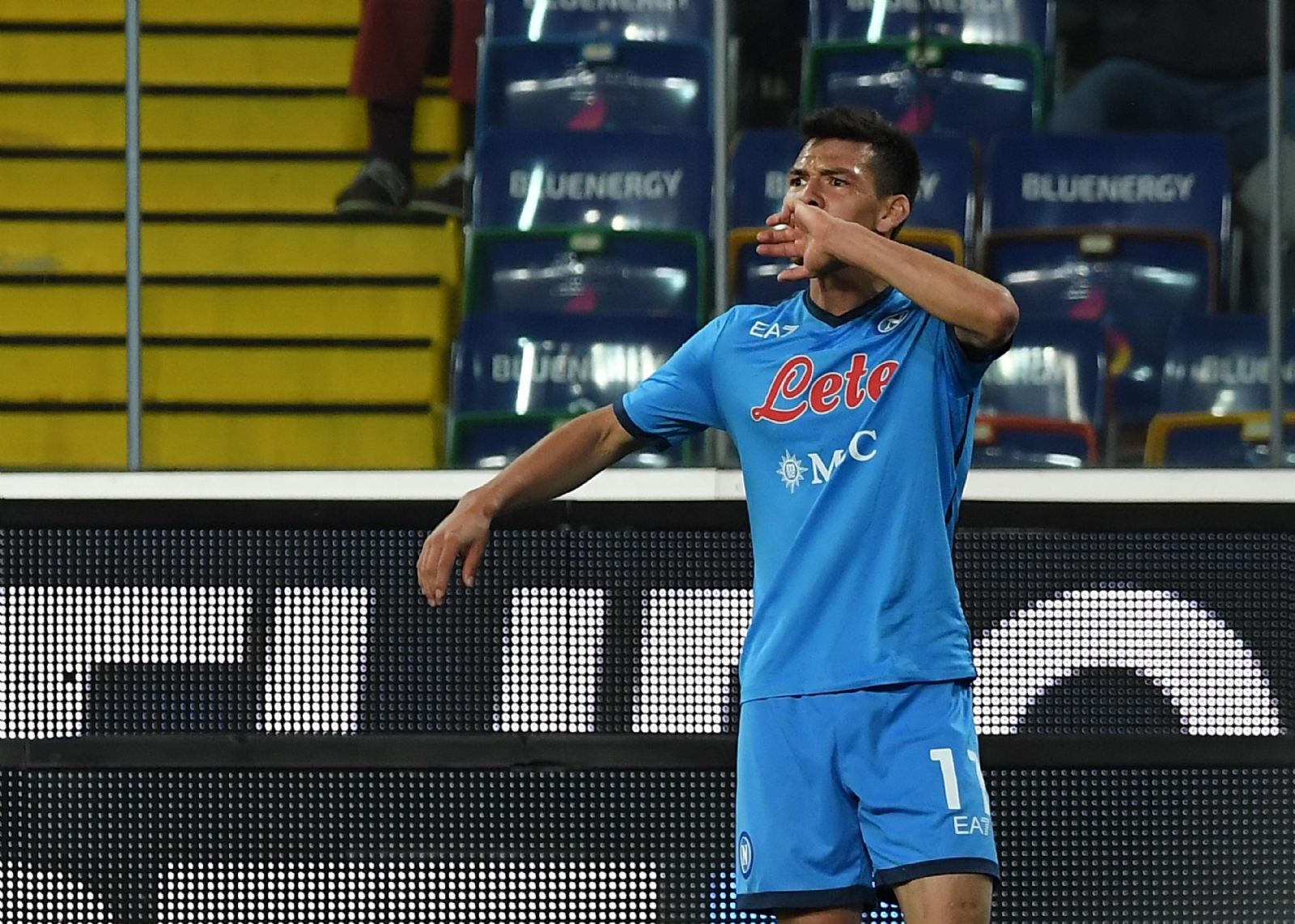 Chucky Lozano anota un golazo en la victoria de Napoli 4-0 sobre el Udinese de Italia