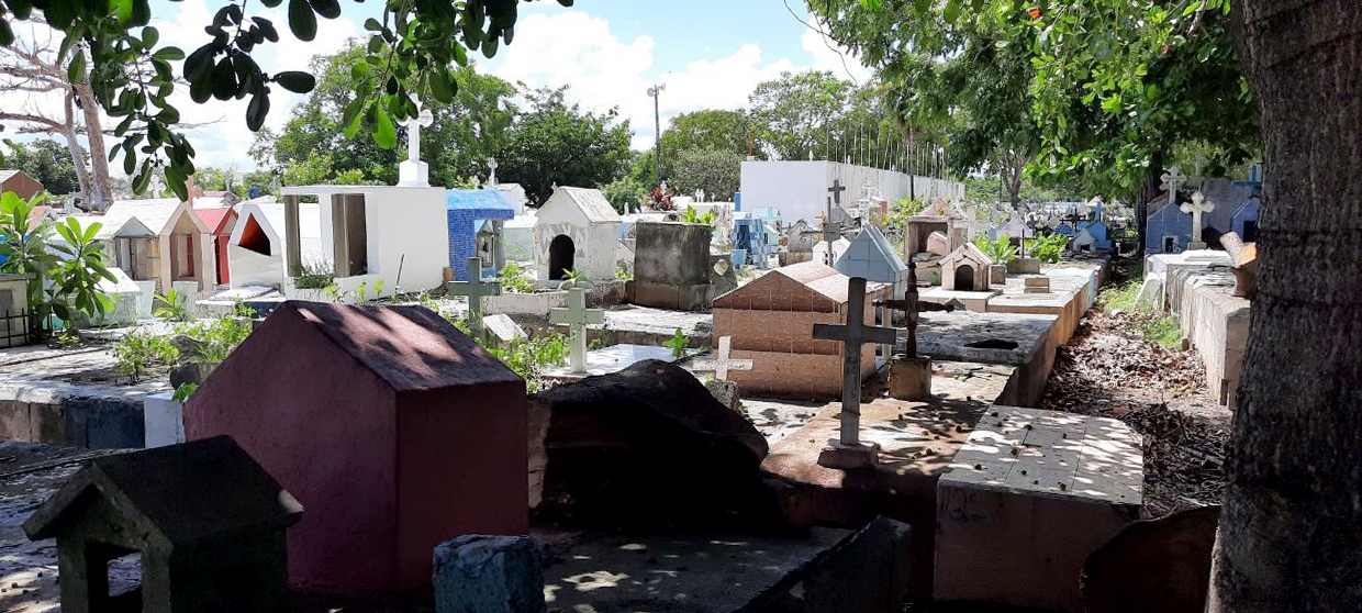 Panteón de Cancún, entre cráneos y esqueletos al aire libre; "es escalofriante", aseguran