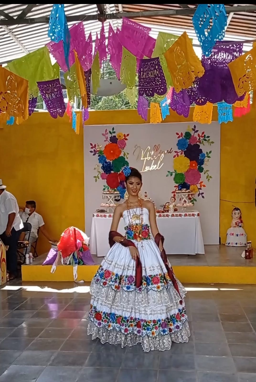 La joven celebró su fiesta con la tradicional jarana y con los bailes típicos