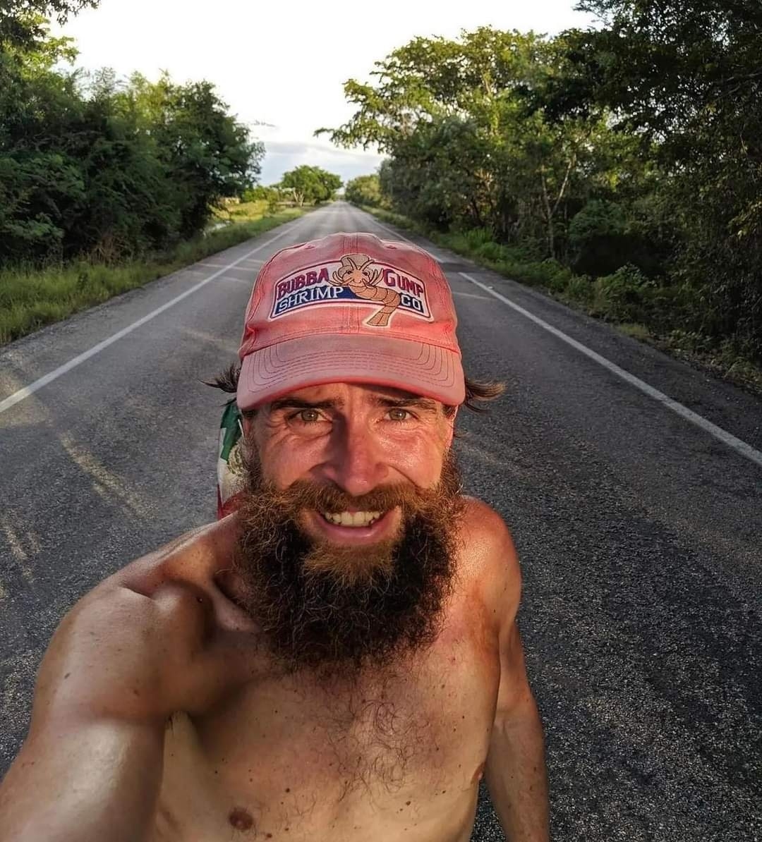 “El Forrest Gump de la vida real” no solo por realiza carreras por todo el mundo sino también ofrece conferencias de motivación personal