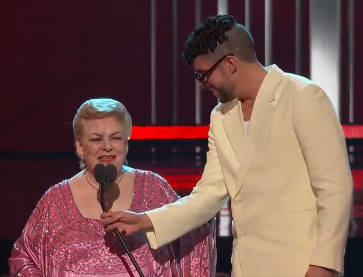 "Eres un inútil": Paquita la del Barrio insulta a Bad Bunny mientras recibe Premio Billboard