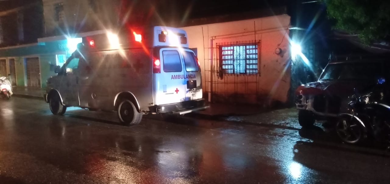 Hombre muere al tropezar y golpearse la cabeza en su casa en Tekax