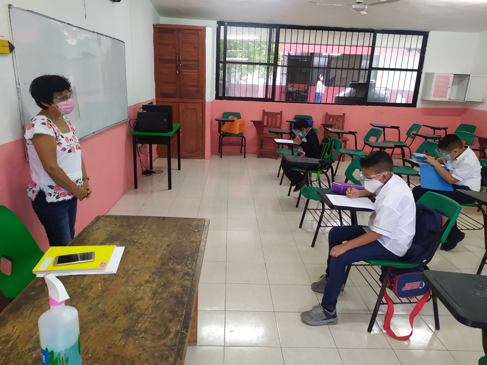 Cierran salones por maestra contagiada de COVID-19 en Tizimín, Yucatán