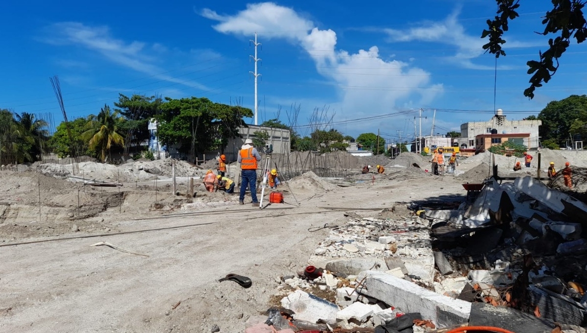 La construcción del Mercado Chechén, a cargo de la empresa Constructora y Arrendadora San Sebastián fue detenida el lunes pasado. Foto: Fernando Kantún / Por Esto!