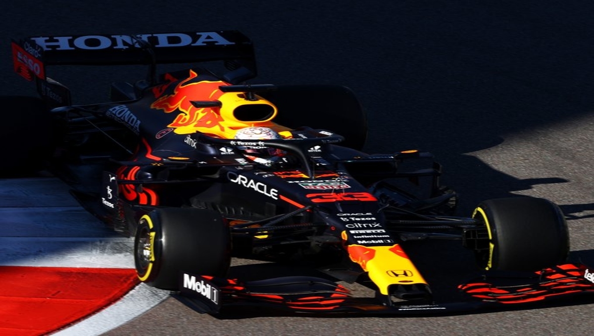 Max Verstappen cambia motor y saldrá desde el fondo de la parrilla en el GP de Rusia