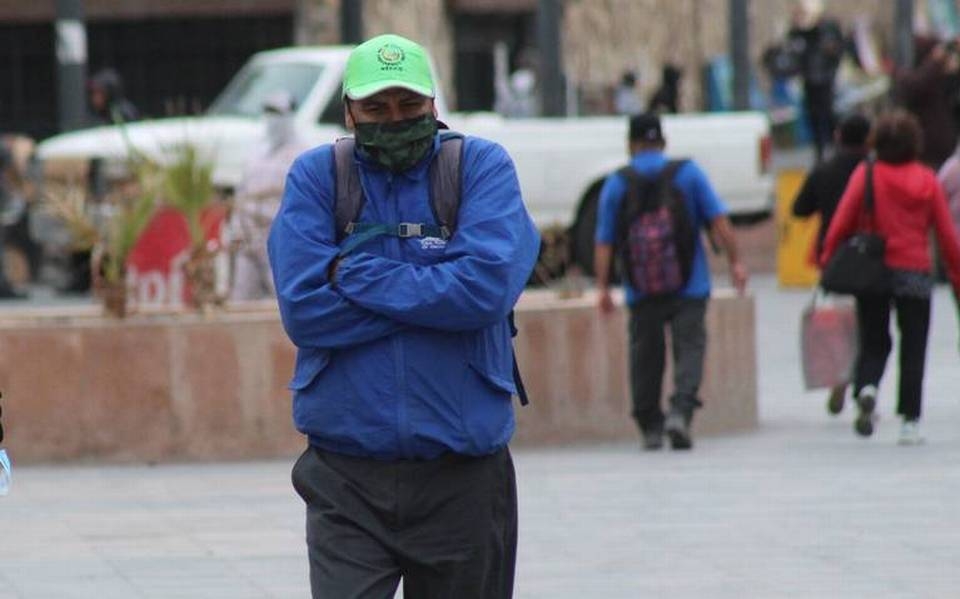 Se le pide a la ciudadanía abrigarse bien al salir de la calle o de un lugar caliente