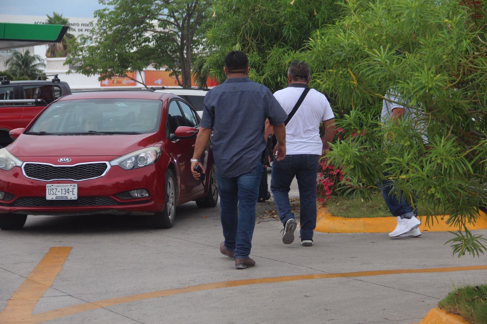 FGE y Policía Quintana Roo realizan operativo en la Plaza Hong Kong de Cancún