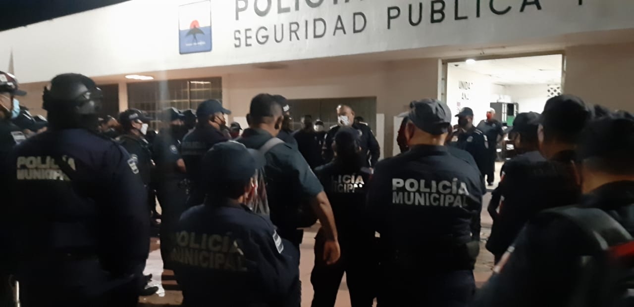 Los elementos policiacos de Cozumel no se presentaron a sus lugares de trabajo dentro del evento Iron Man para manifestarse