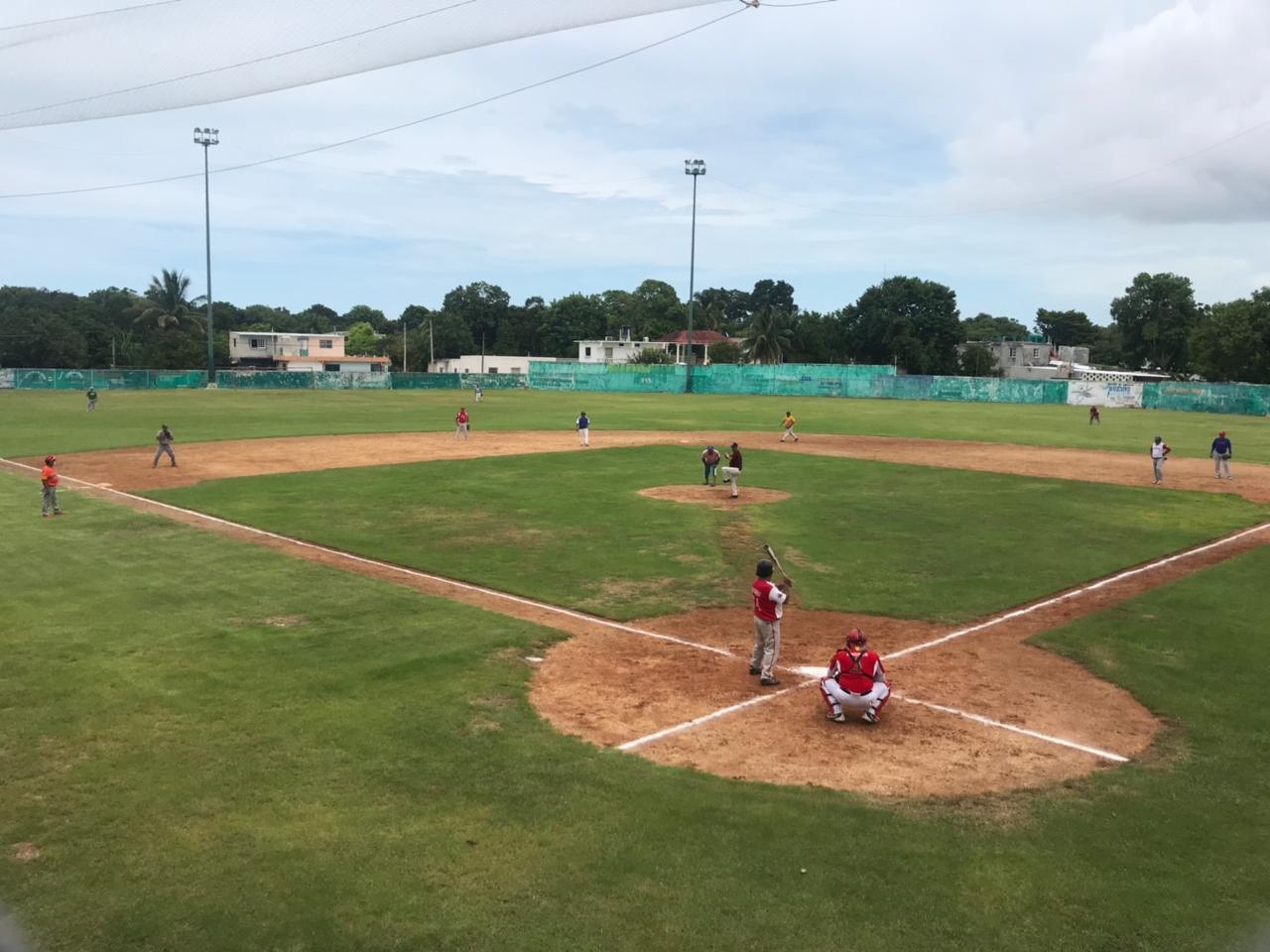 Sabancuy vs Ciudad del Carmen; veteranos juegan partido amistoso de beisbol en Campeche