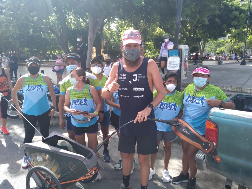 Jonas Deichmann ya está en Mérida, a unos pasos de la Plaza Grande: VIDEO