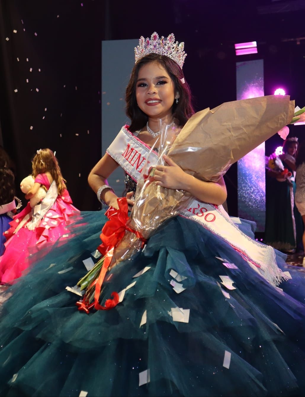 La mini reina de belleza se emocionó hasta las lágrimas al escuchar su nombre nombrándola como la máxima ganadora del concurso