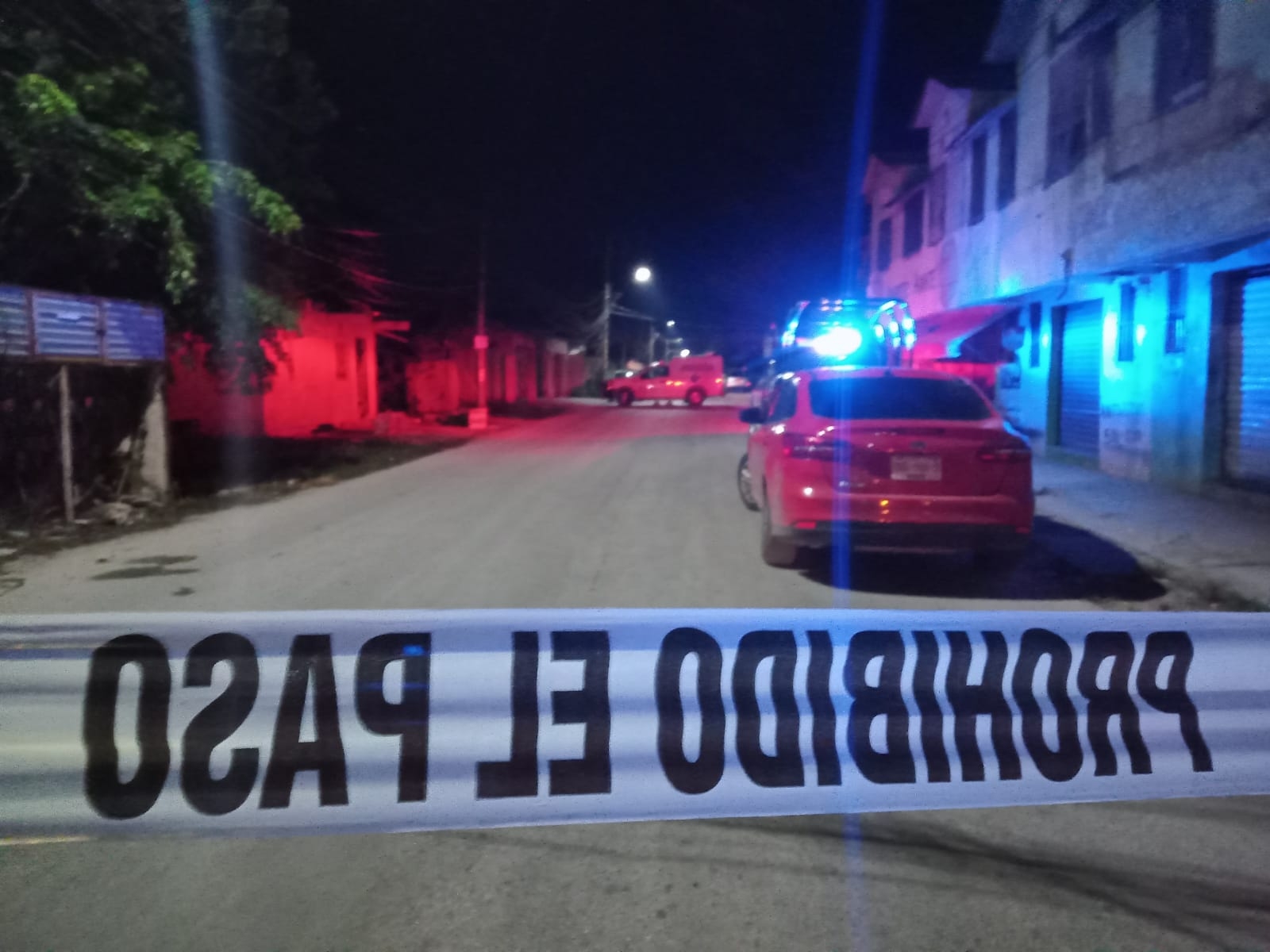 Sicarios ejecutan a taxista y hieren a pasajeros sobre la Av. López Portillo en Cancún