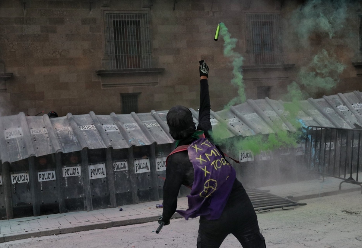 La manifestación proaborto del martes 28 de septiembre dejó varios heridos, incluidas 27 policías del grupo 'Atenea'