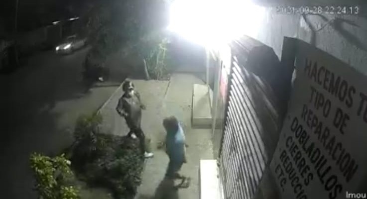 Difunden video de asaltante que intentaba robar a joven en Cancún